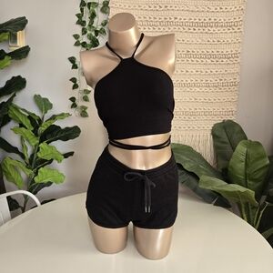 SUMMER TOPS | Black Halter Crop Top